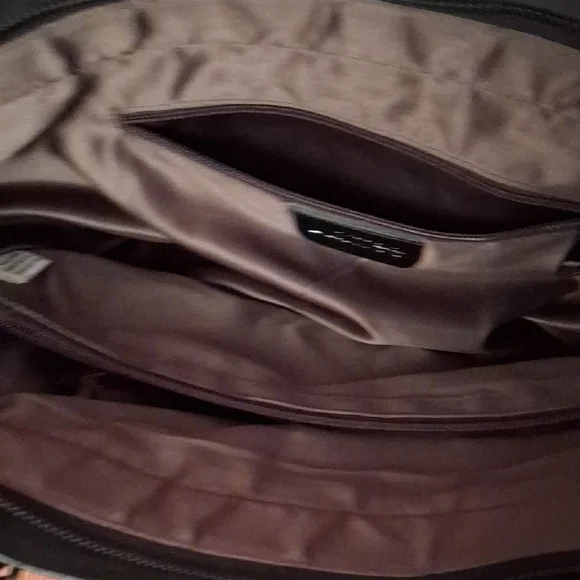 Black Leather Tote Bag - Classic Everyday Shoulder Bag - Picture 3 of 13